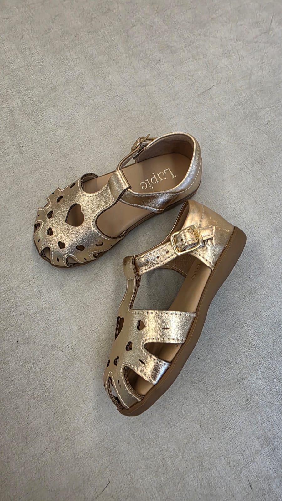 Sandália Infantil Dourada Coração Buá