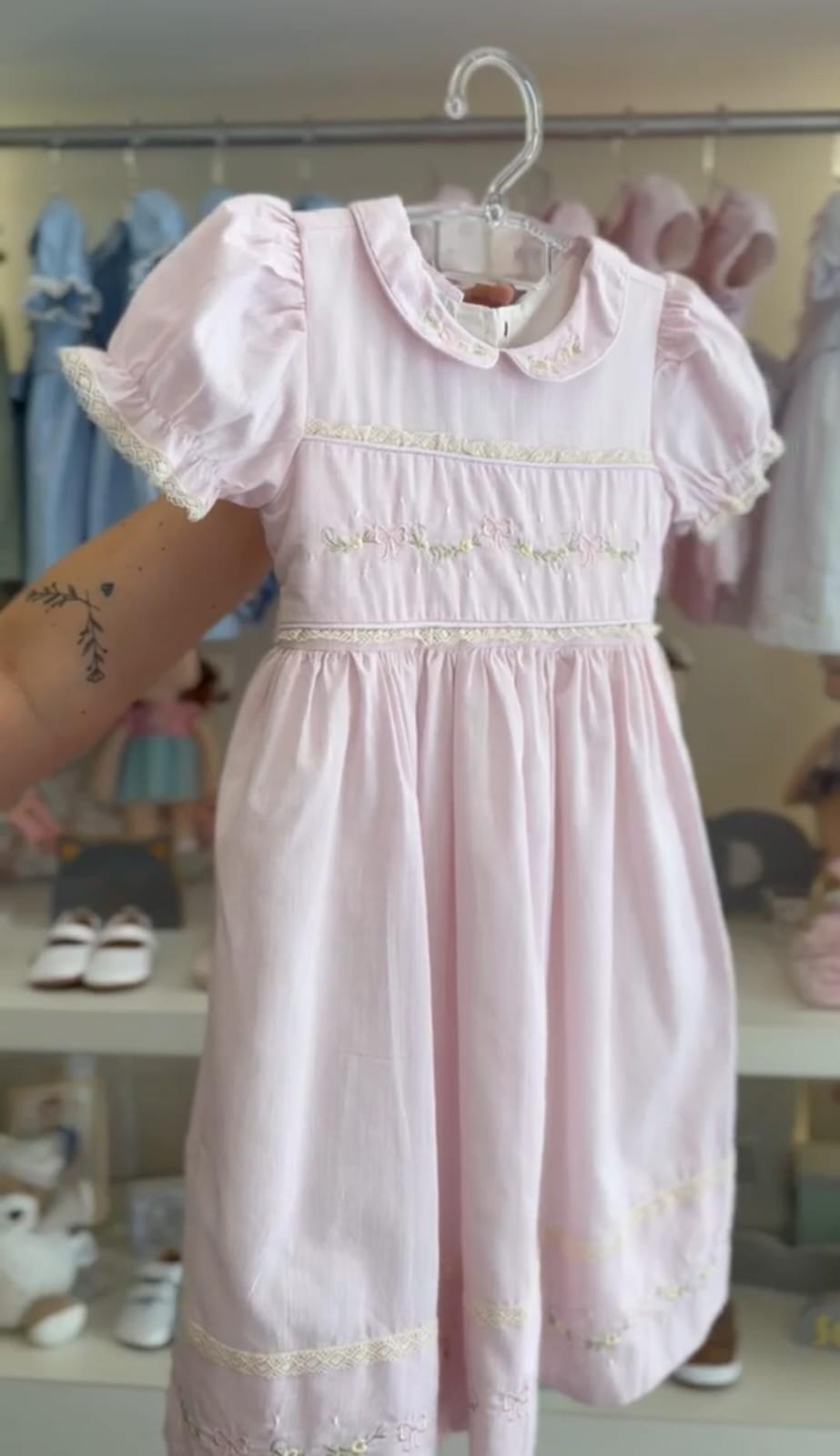 Vestido Infantil Rosa Clássico Bordado Buá