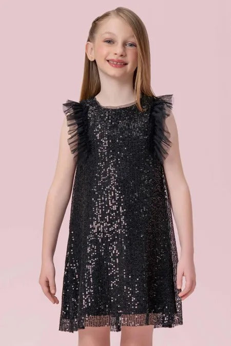 Vestido infantil preto Petit Cherie com paetês, decote arredondado e babados de tule nos ombros.