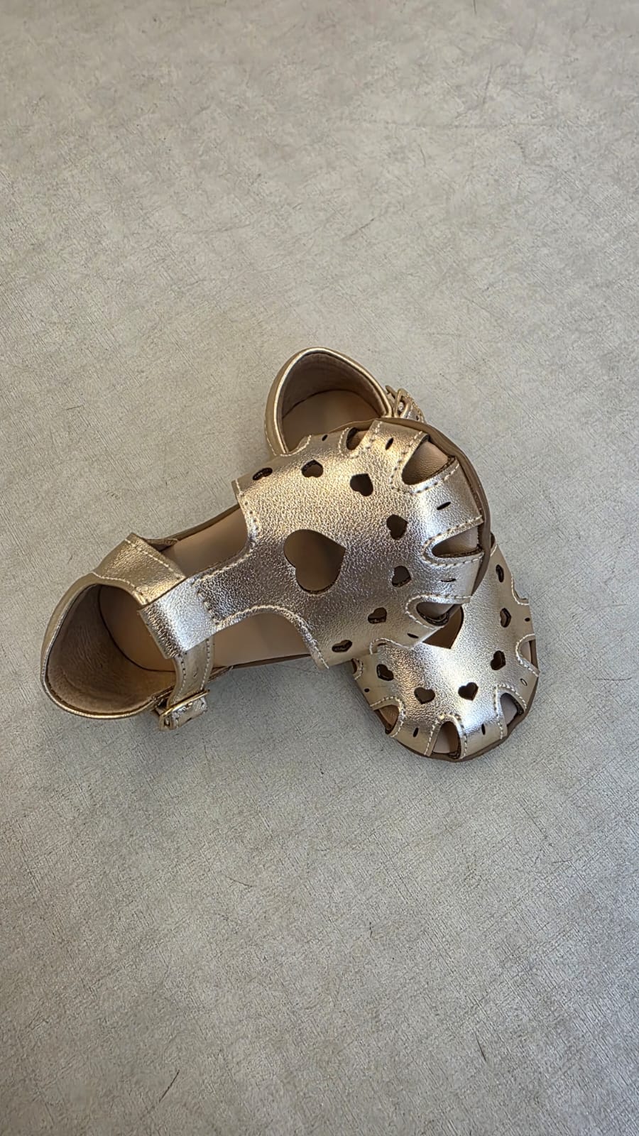 Sandália Infantil Dourada Coração Buá