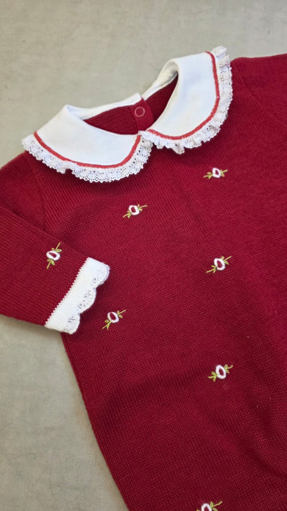Macacão Bebê Menina Bordado Vermelho Buá