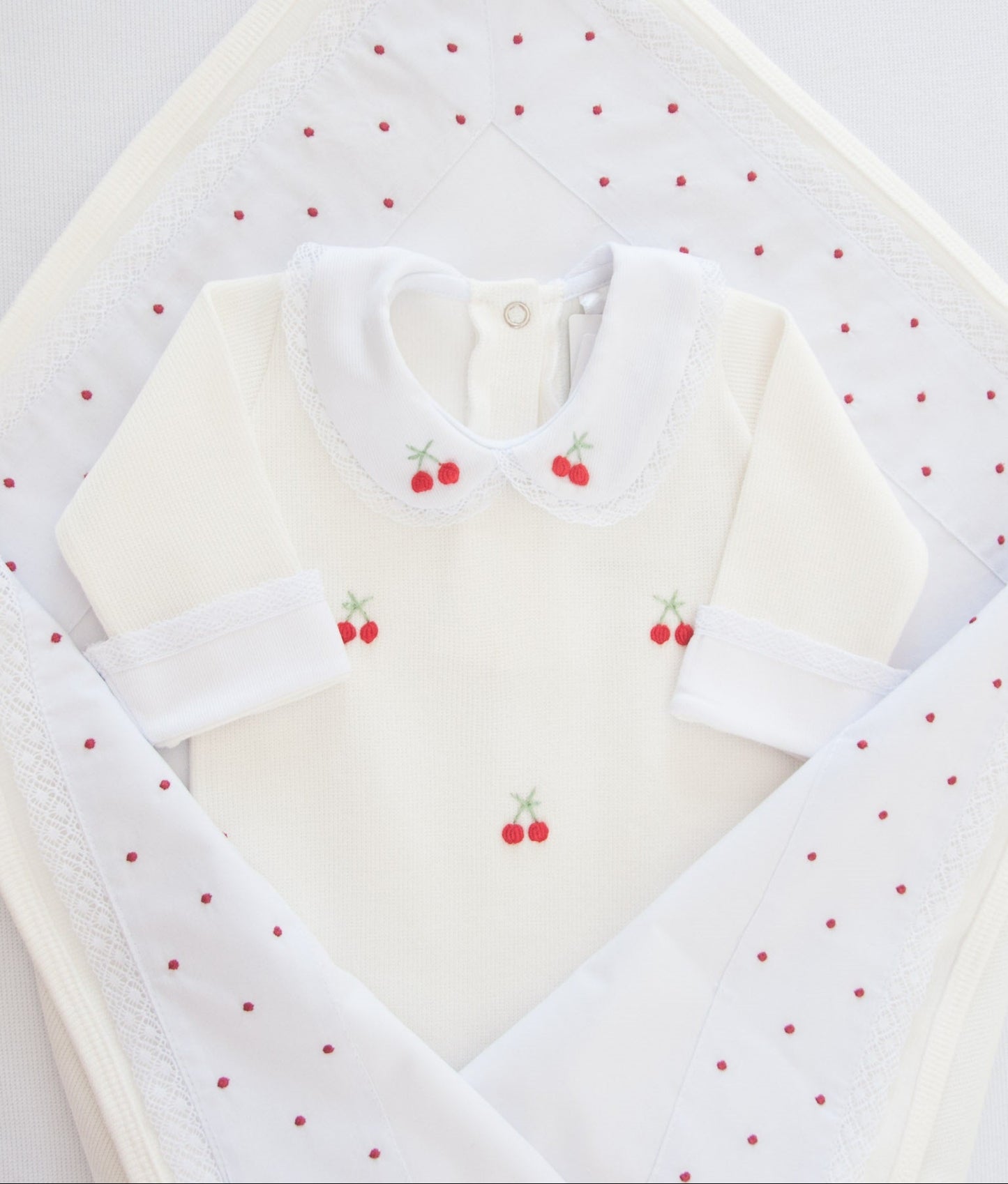 Macacão Bebê Cerejinha Branco Buá