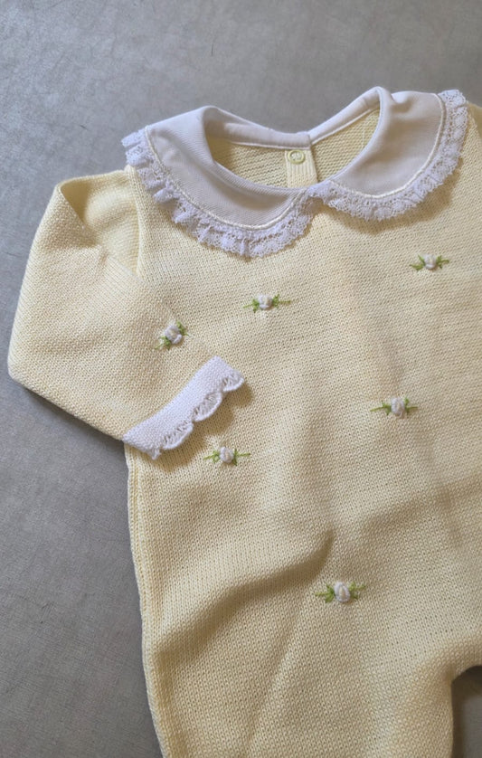 Macacão Bebê Bordado Rococó Buá