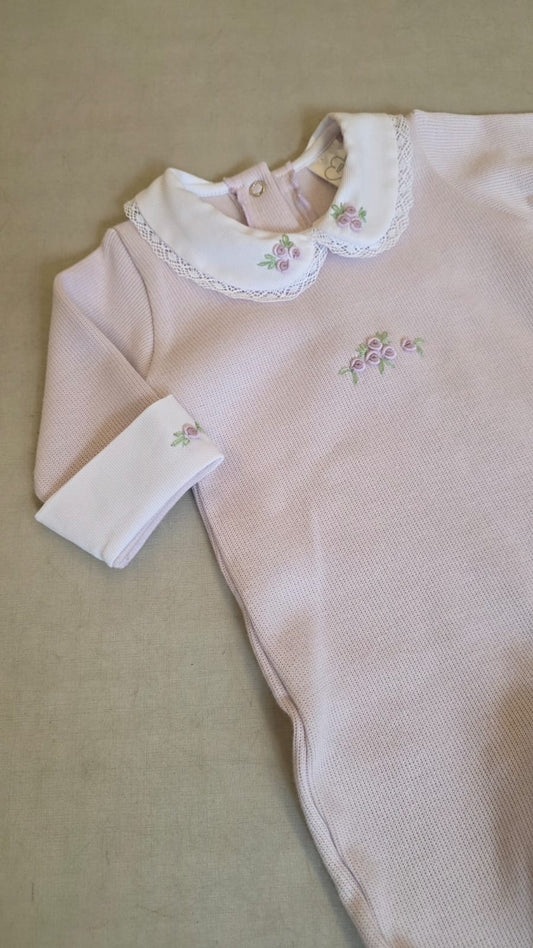 Macacão Bebê Lilás Rococó Flores Buá