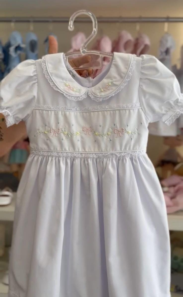 Vestido Infantil Branco Clássico Bordado Buá