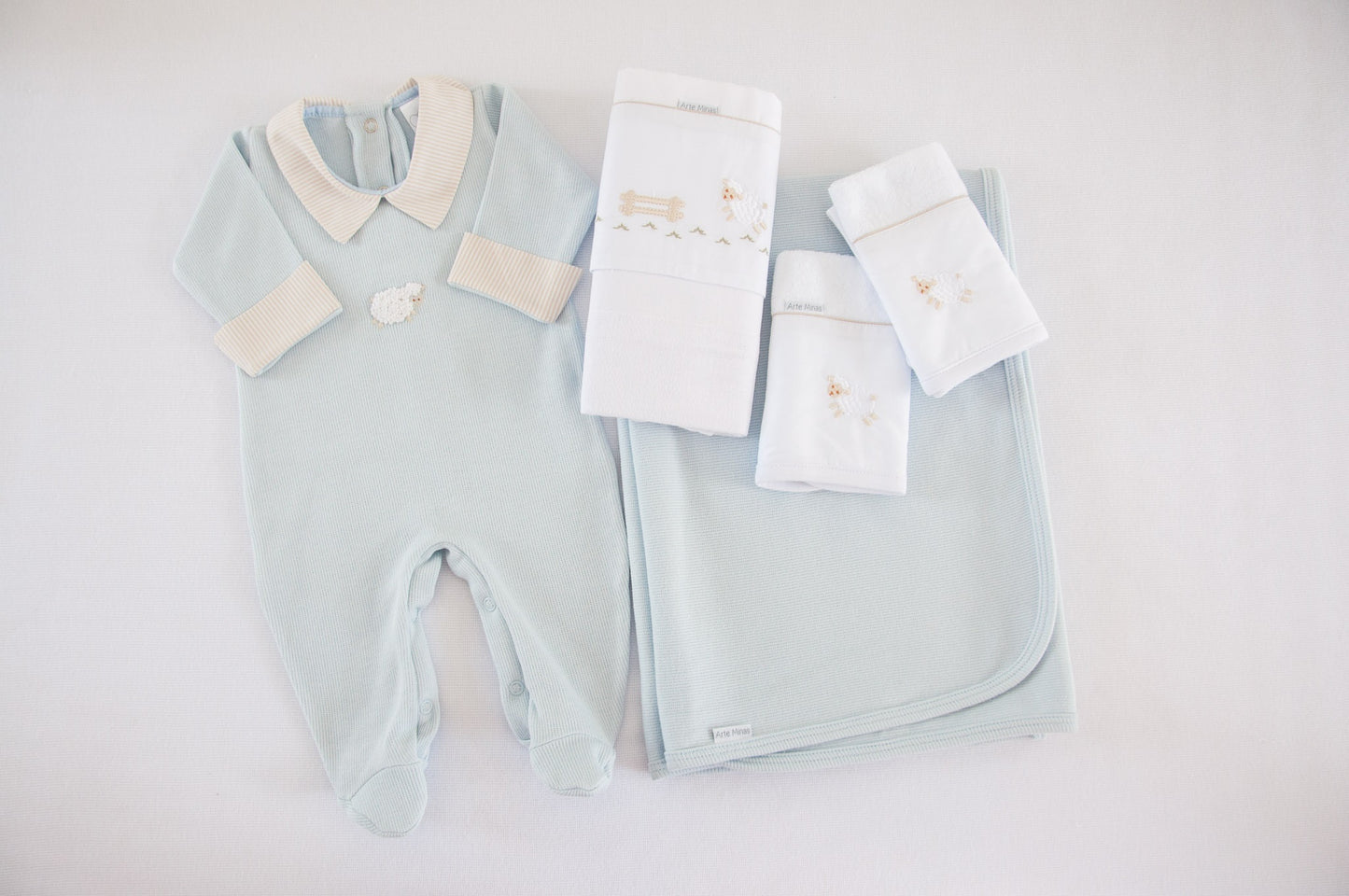 Macacão Bebê Ovelha Azul Buá