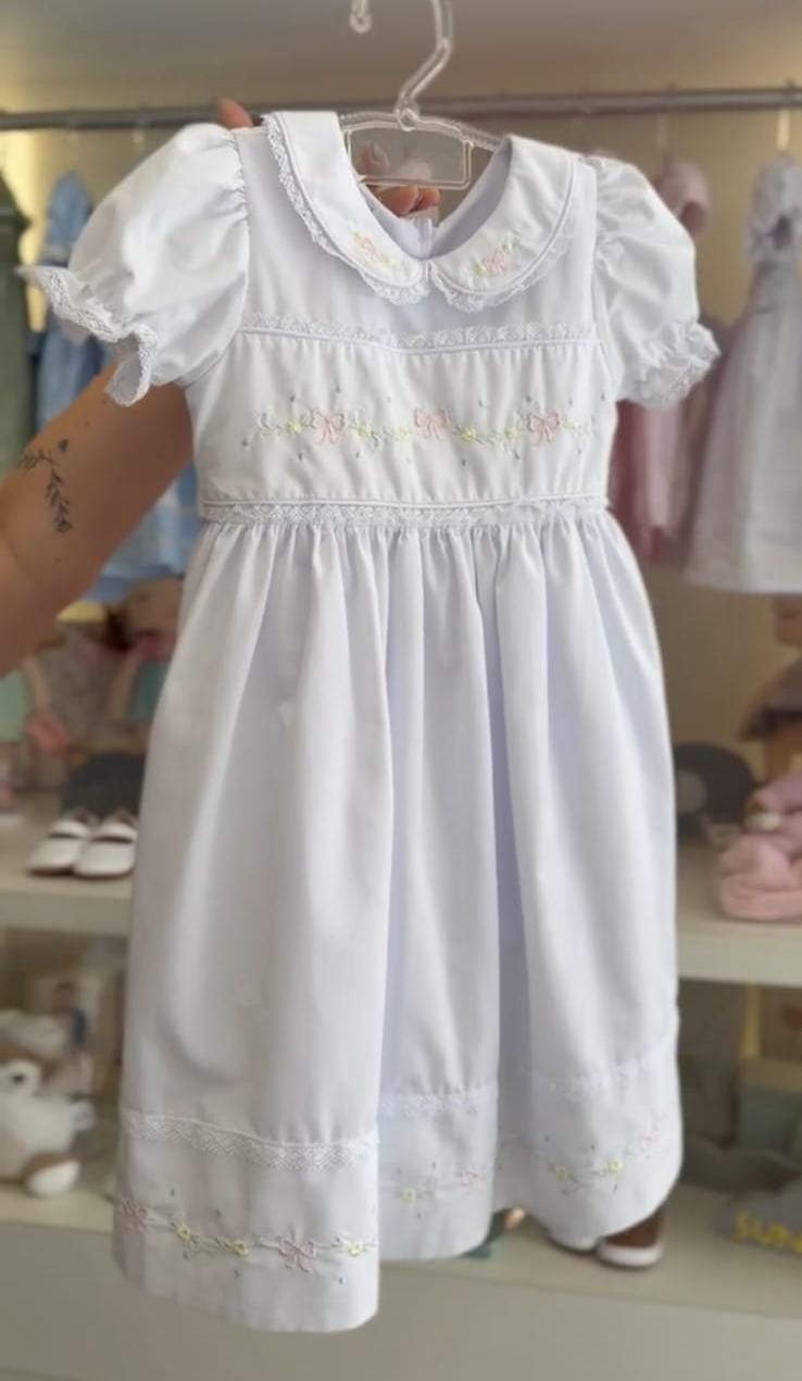 Vestido Infantil Branco Clássico Bordado Buá