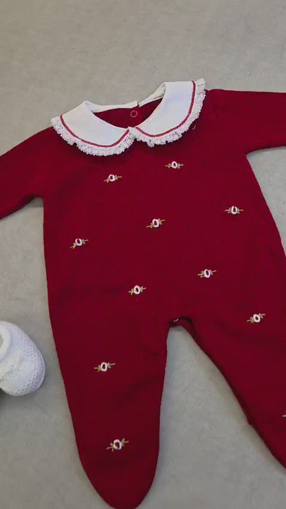 Macacão Bebê Menina Bordado Vermelho Buá
